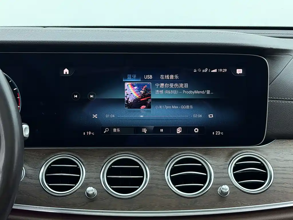 Mercedes-Benz E-Class — миниатюра 11