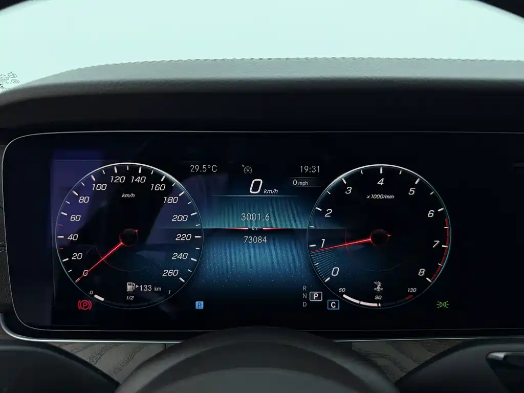 Mercedes-Benz E-Class — миниатюра 15