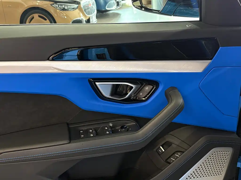 Lamborghini Urus — миниатюра 8