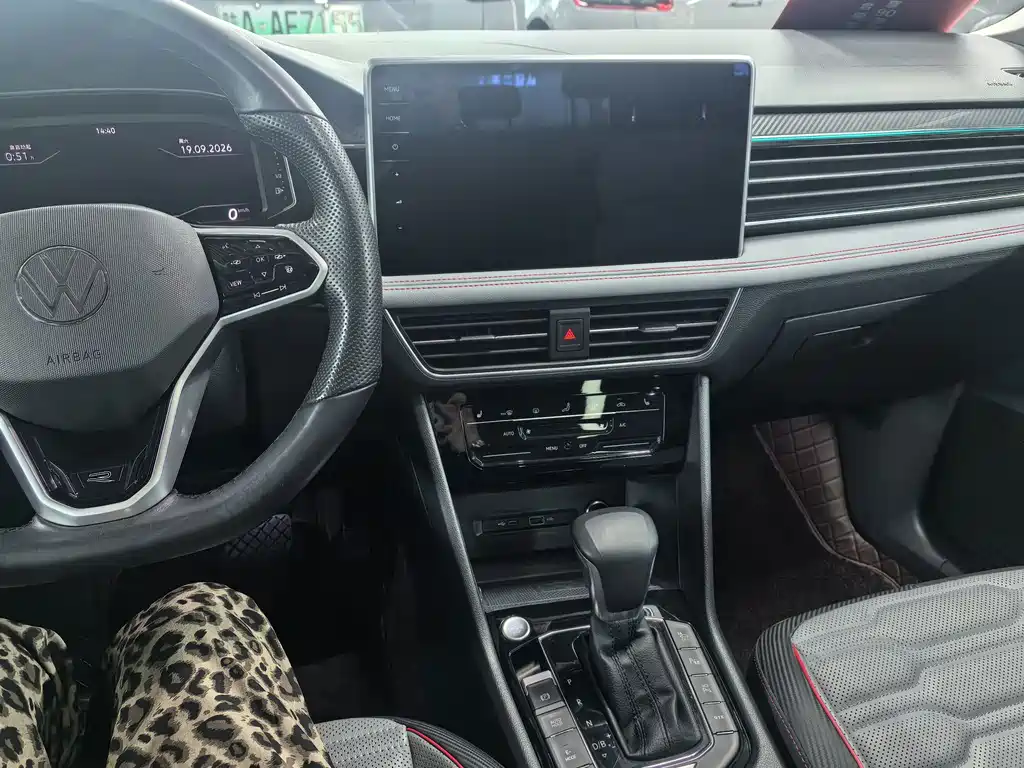 Volkswagen Tiguan L PHEV — миниатюра 16