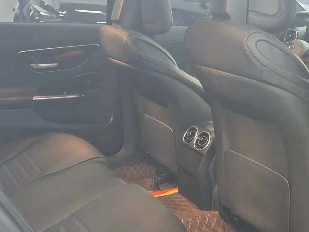 Mercedes-Benz C-Class — миниатюра 8