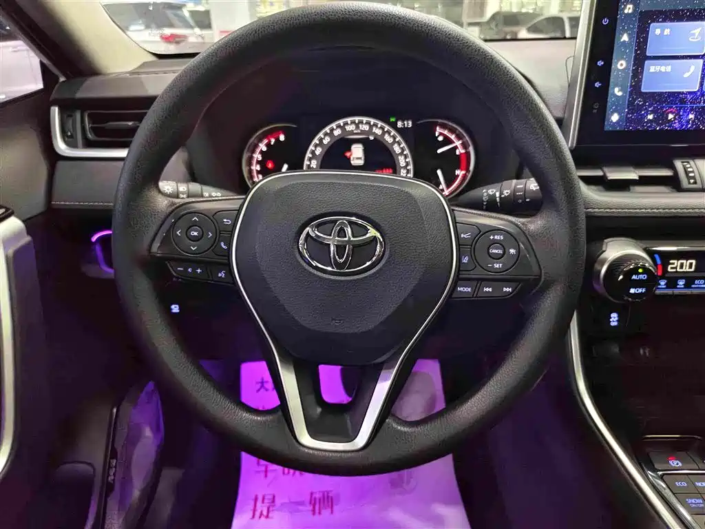 Toyota RAV4 — миниатюра 8