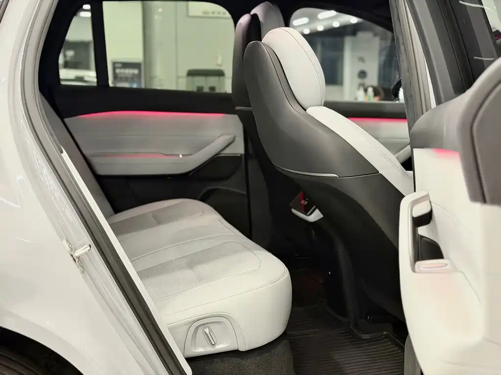 NIO ES6 — миниатюра 10