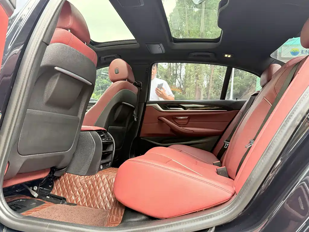 BMW 5 Series — миниатюра 10