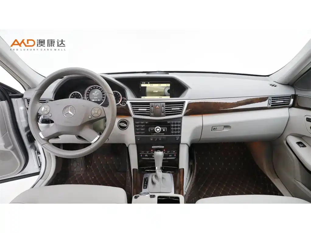 Mercedes-Benz E-Class — миниатюра 5