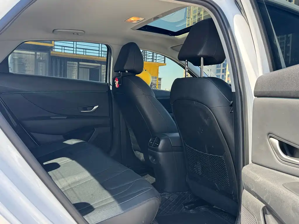 Hyundai Elantra — миниатюра 14