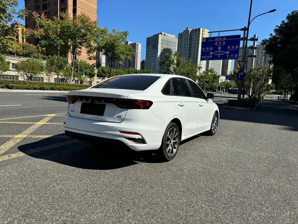 Geely Emgrand — миниатюра 13