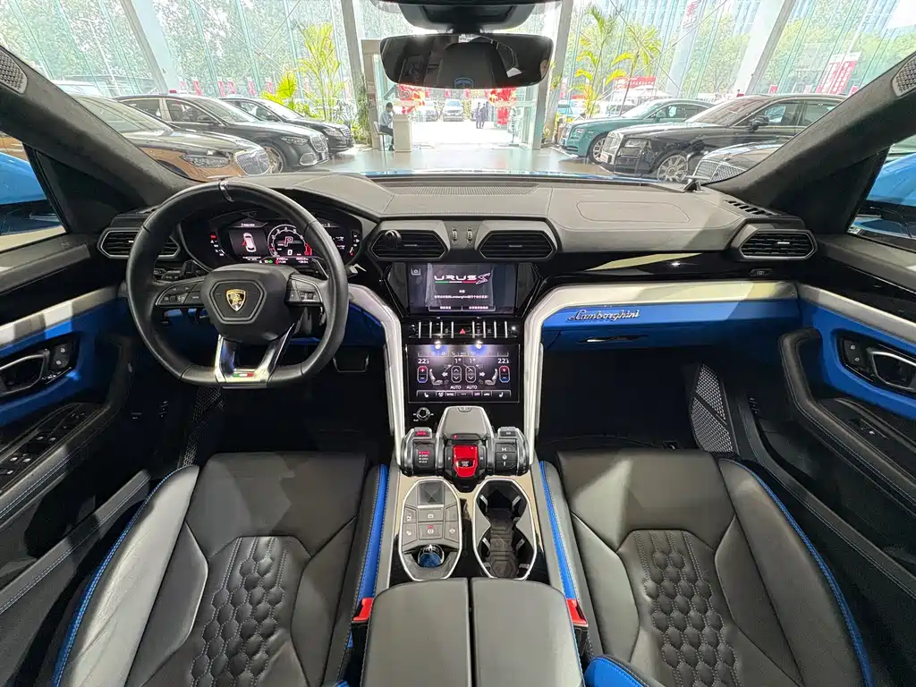 Lamborghini Urus — миниатюра 17