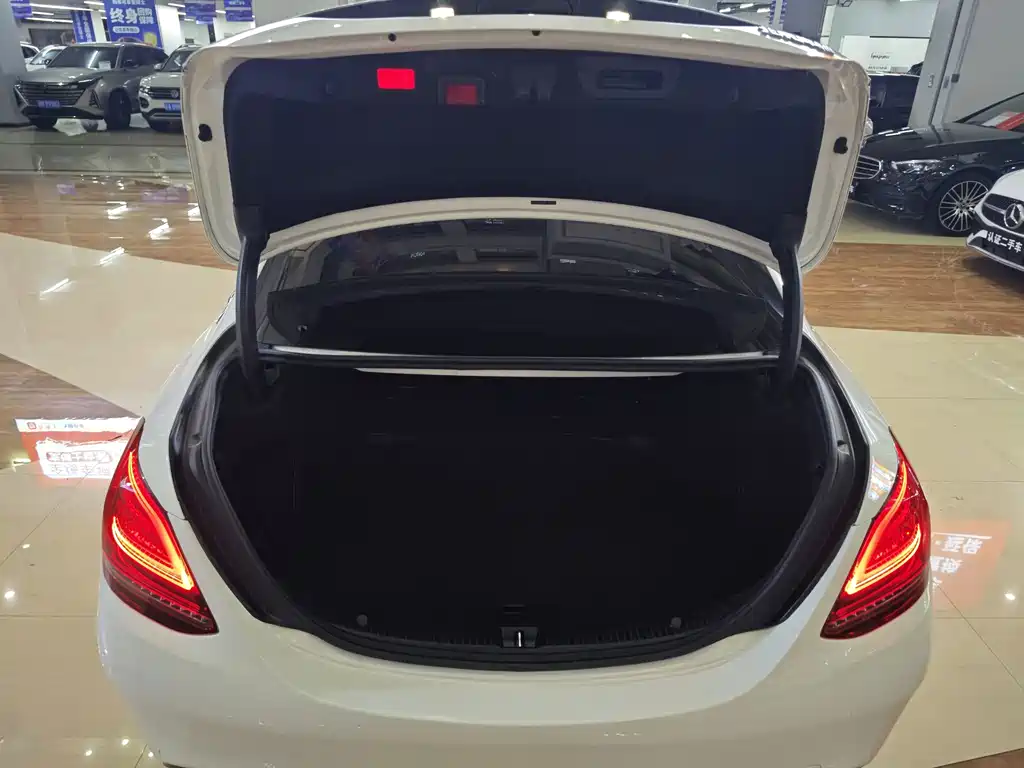 Mercedes-Benz C-Class — миниатюра 11