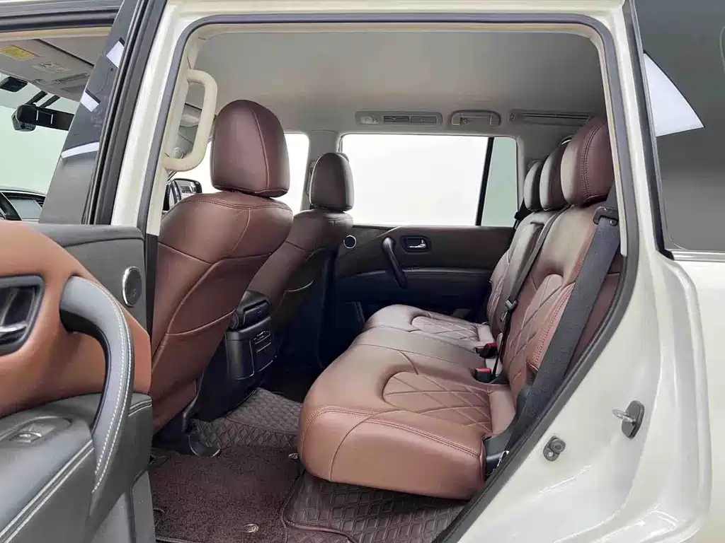 Nissan Patrol — миниатюра 10