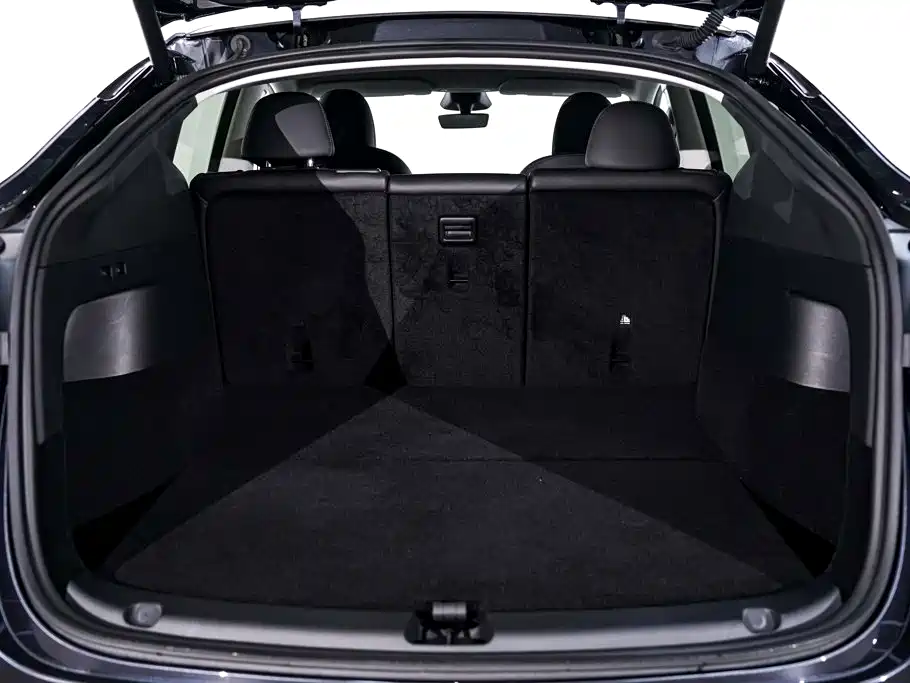 Tesla Model Y — миниатюра 29