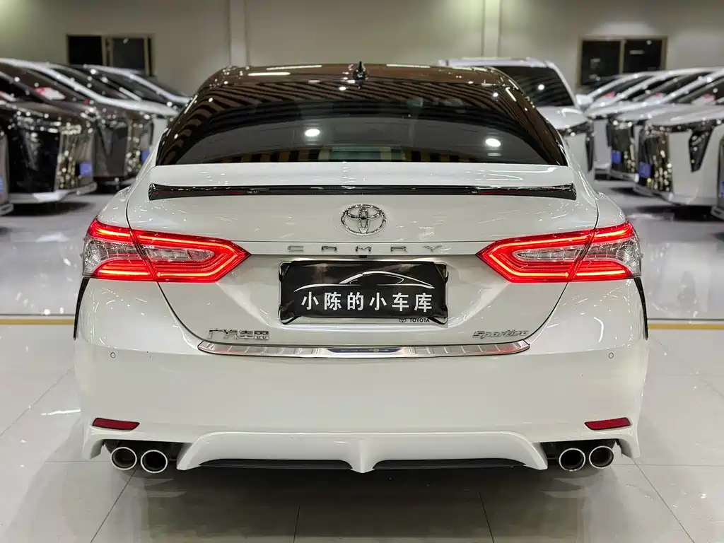Toyota Camry — миниатюра 8
