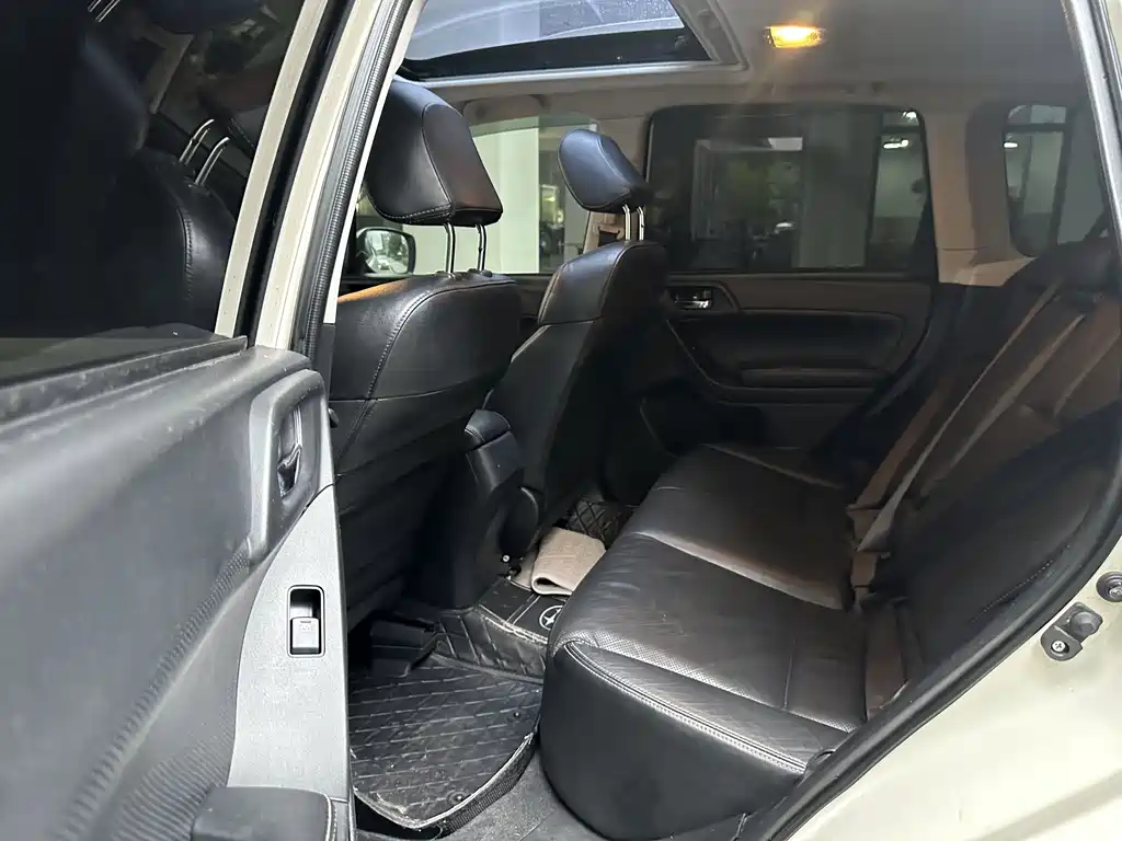 Subaru Forester 2015 2.0i