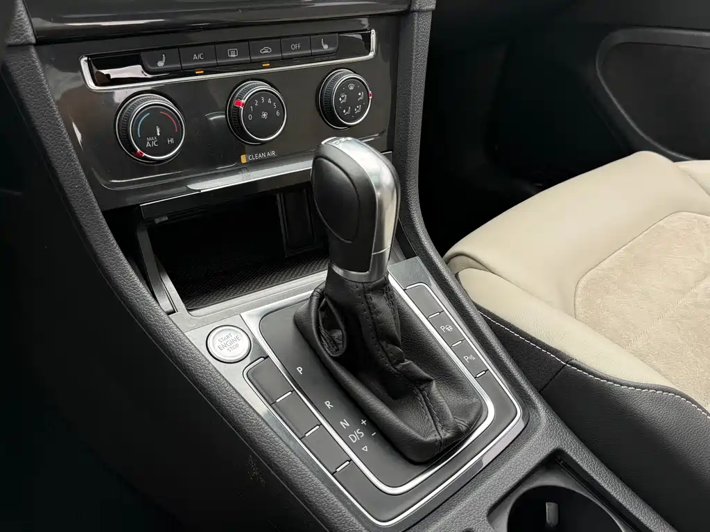 Volkswagen Golf — миниатюра 12