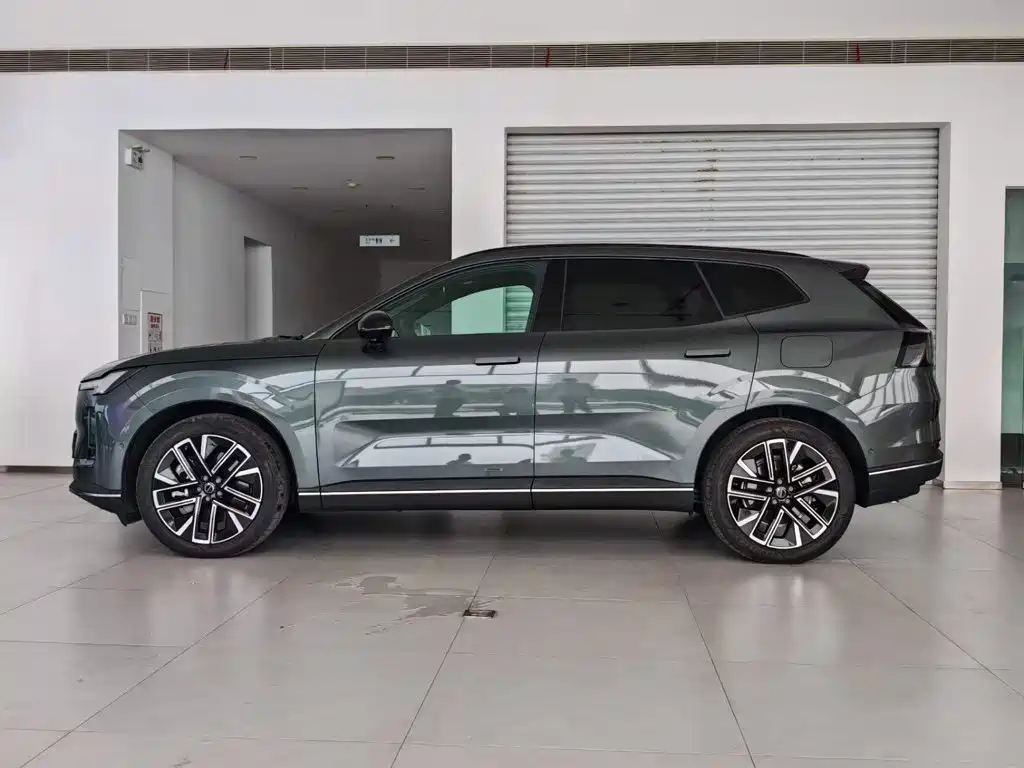 Volvo XC70 PHEV — миниатюра 7