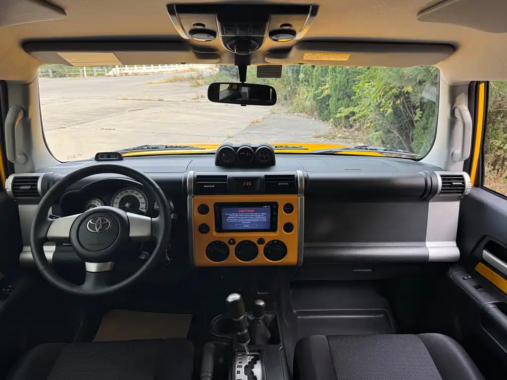 Toyota FJ Cruiser — миниатюра 9