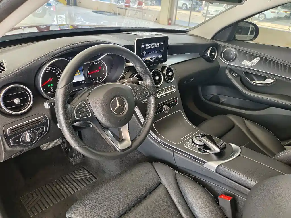 Mercedes-Benz C-Class — миниатюра 16
