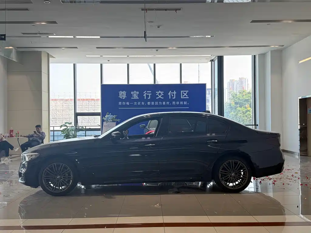 BMW 5 Series — миниатюра 8