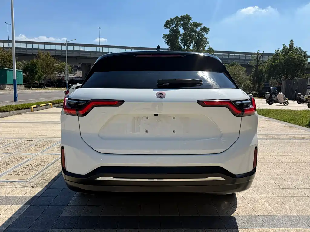 NIO ES6 — миниатюра 14
