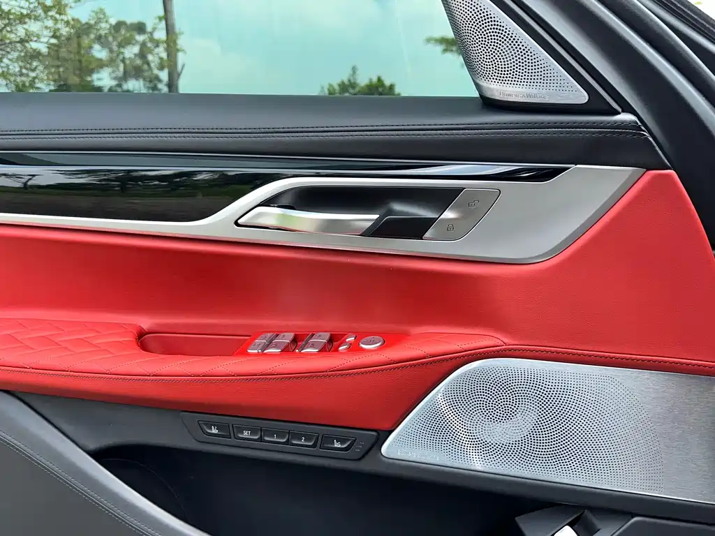 BMW 7 Series — миниатюра 22