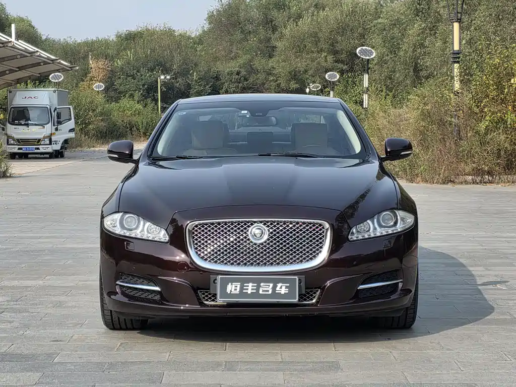 Jaguar XJ — миниатюра 2