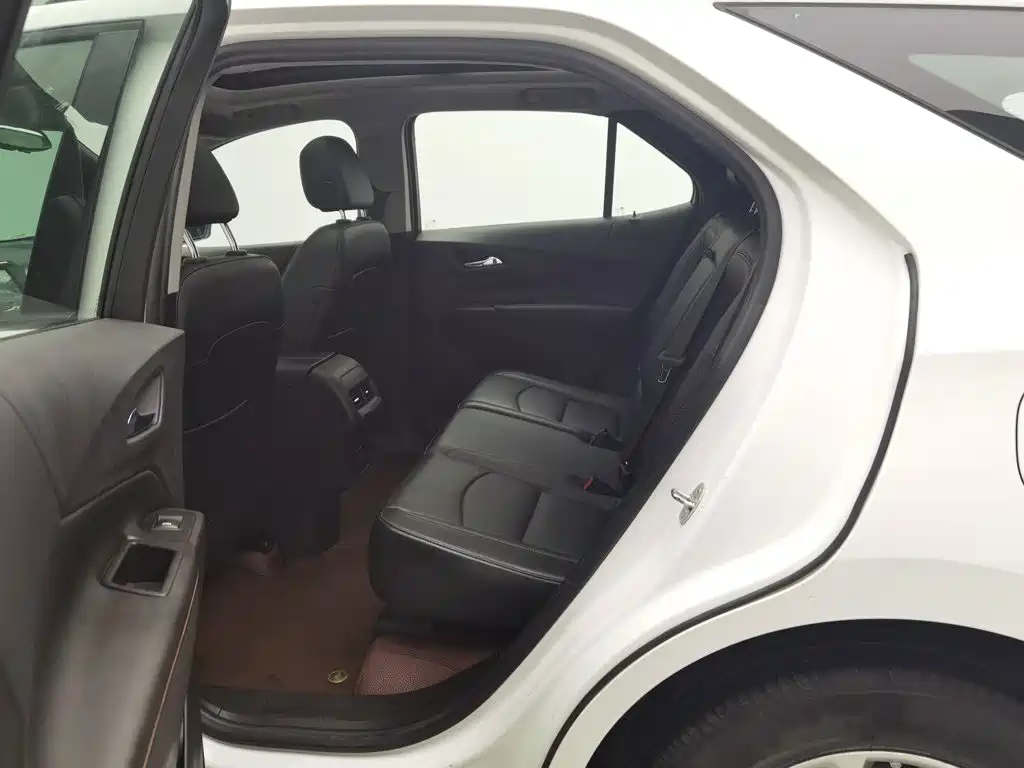 Chevrolet Equinox — миниатюра 15