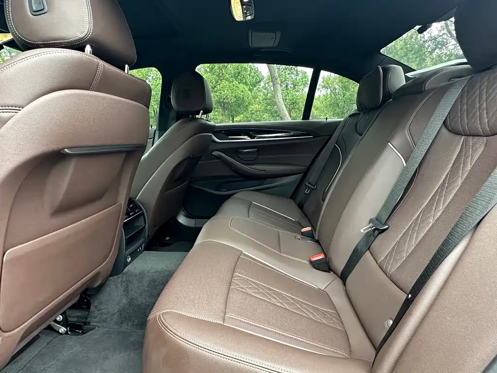 BMW 5 Series — миниатюра 20