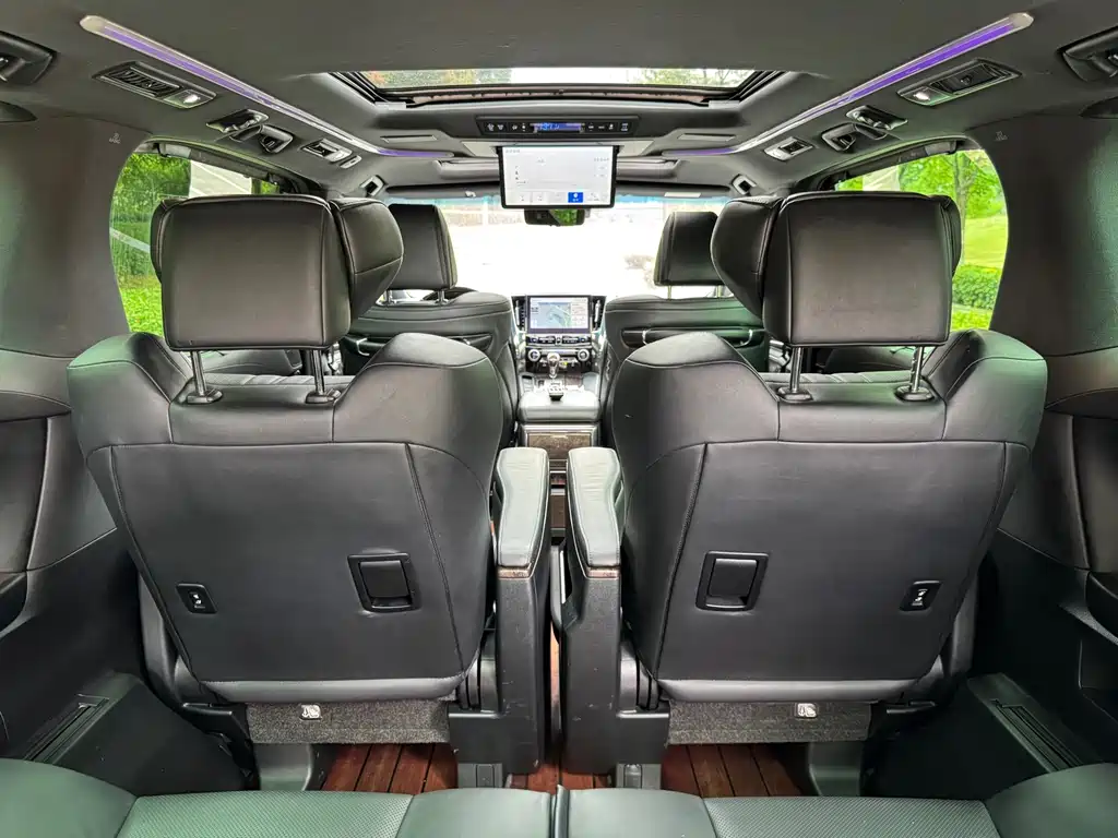 Toyota Vellfire — миниатюра 14