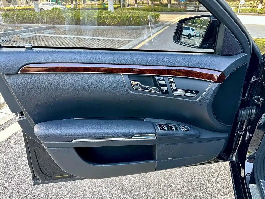 Mercedes-Benz S-Class — миниатюра 8