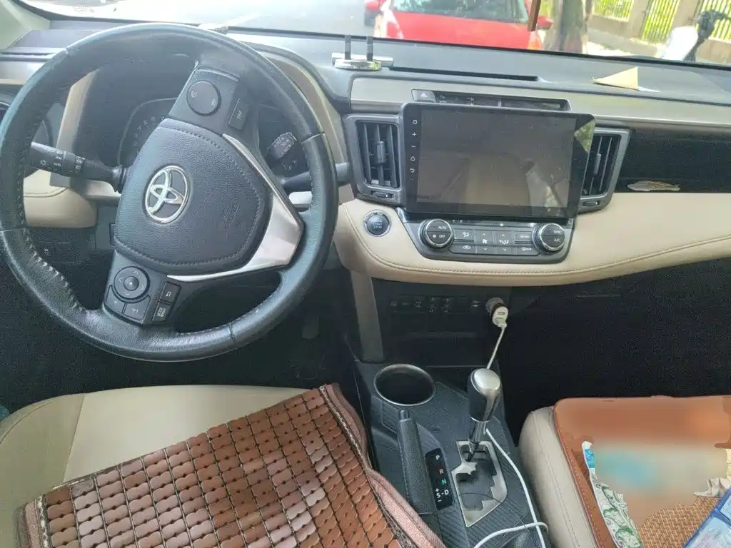 Toyota RAV4 — миниатюра 5
