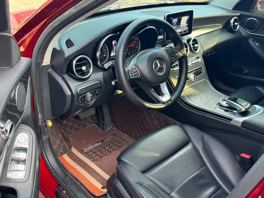 Mercedes-Benz C-Class — миниатюра 3
