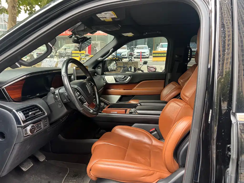 Lincoln Navigator — миниатюра 3