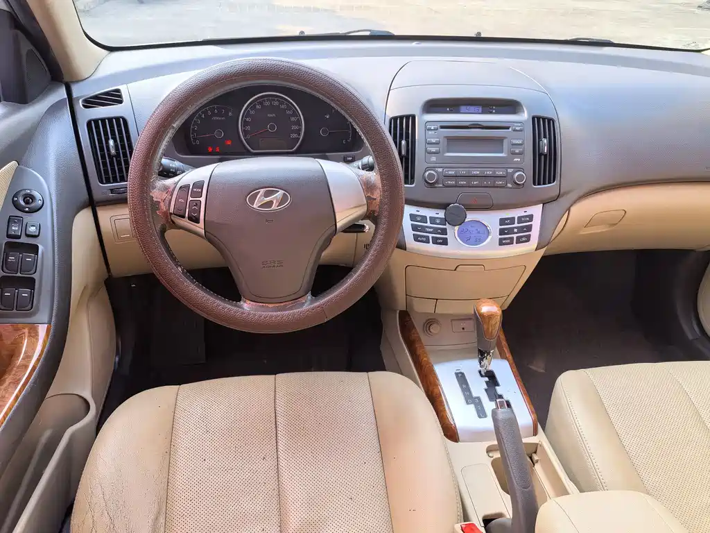 Hyundai Elantra — миниатюра 11