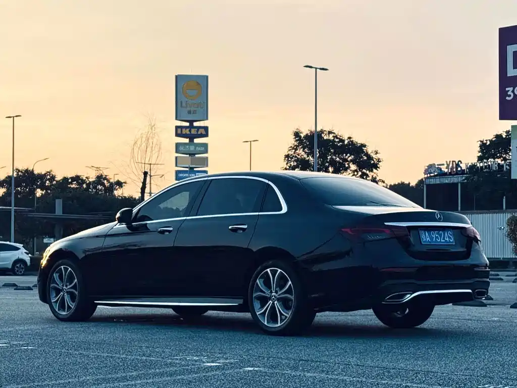 Mercedes-Benz E-Class — миниатюра 8