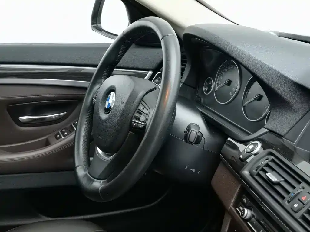 BMW 5 Series — миниатюра 22