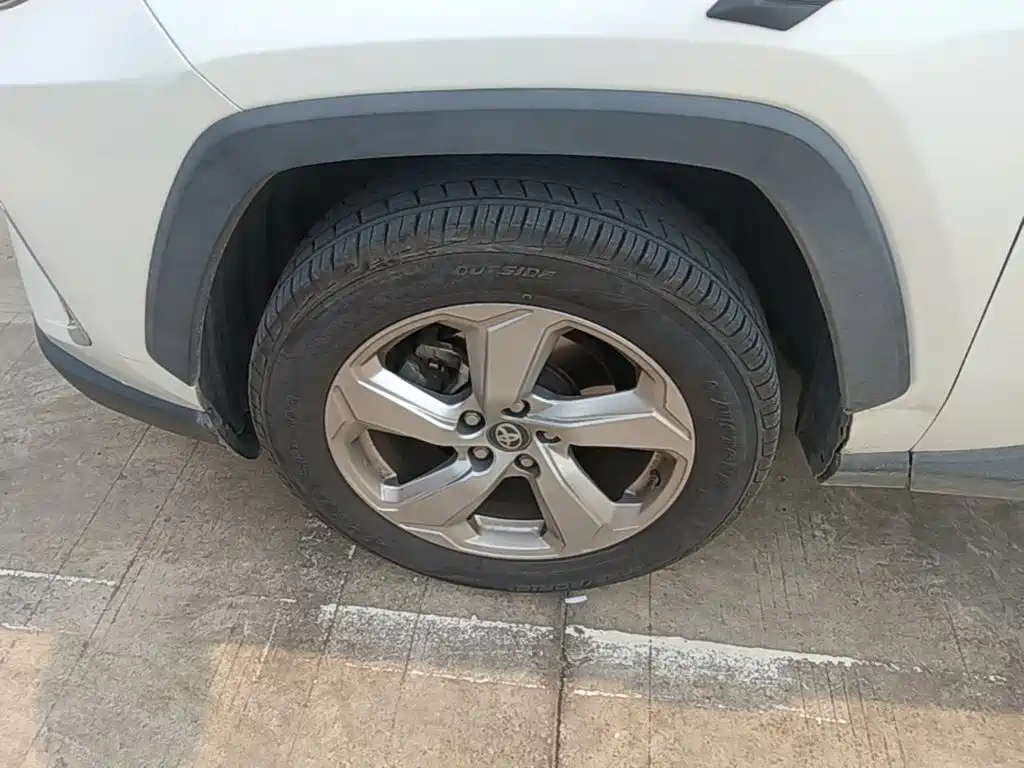 Toyota RAV4 — миниатюра 23