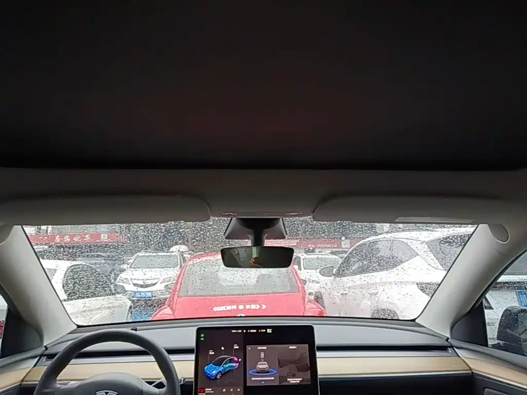 Tesla Model Y — миниатюра 18