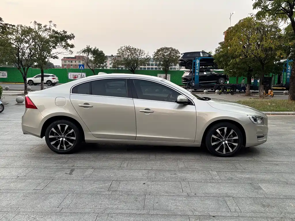 Volvo S60 — миниатюра 4