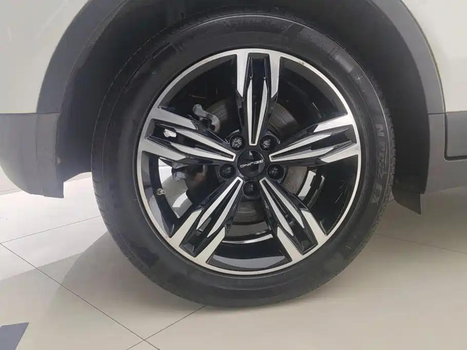 BAIC EX3 — миниатюра 6
