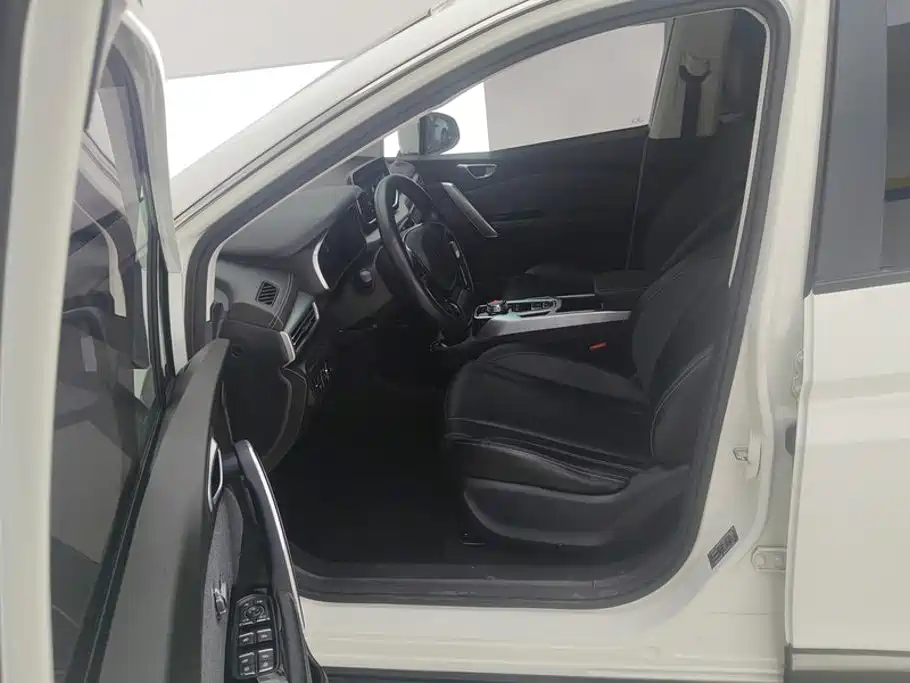 BAIC EX3 — миниатюра 9