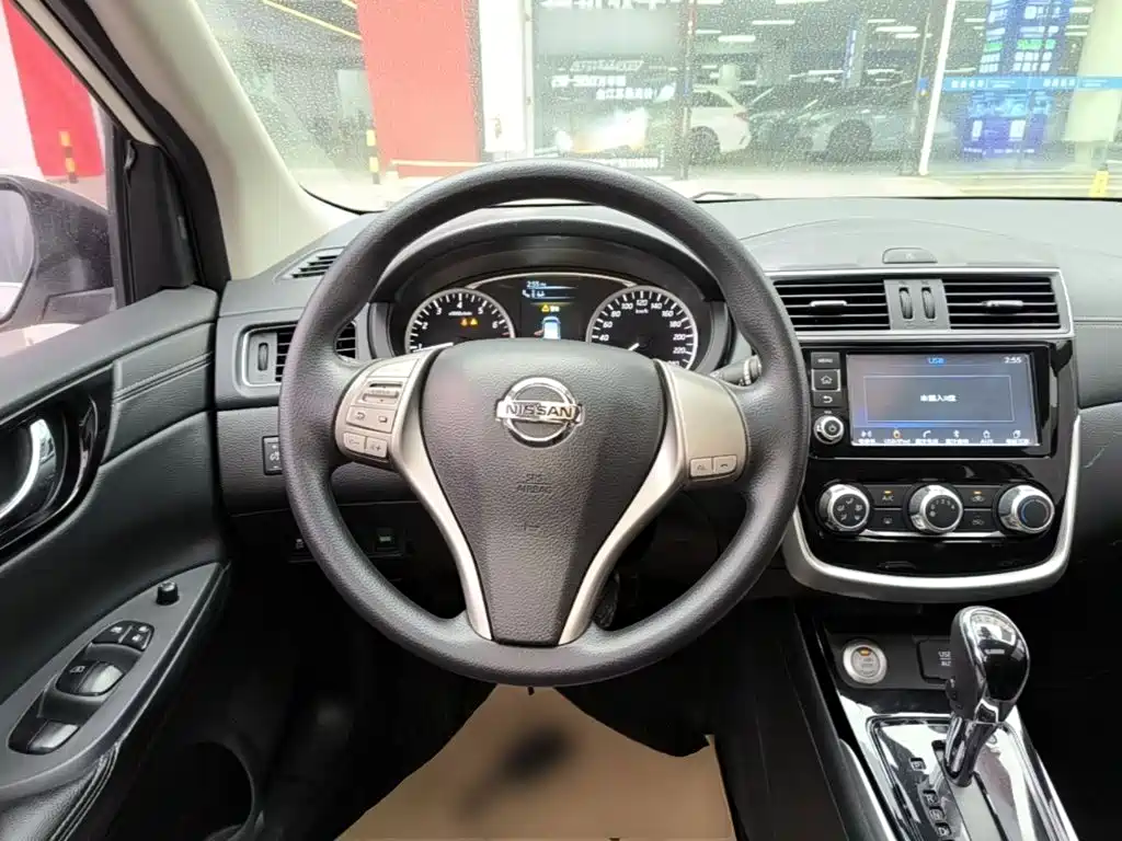Nissan Tiida — миниатюра 11