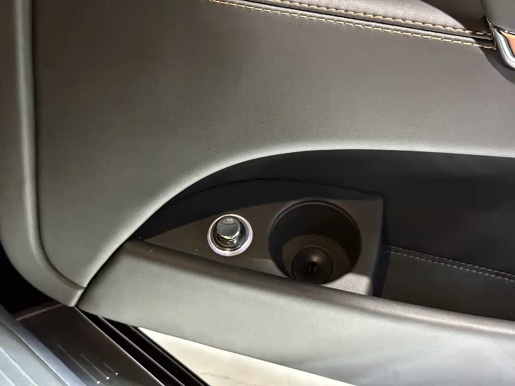 Bentley Flying Spur — миниатюра 17
