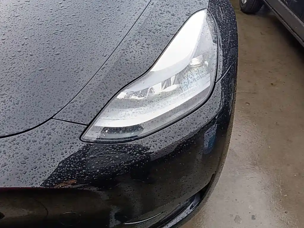 Tesla Model Y — миниатюра 24