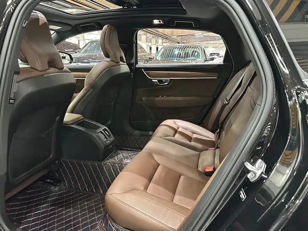 Volvo S90 — миниатюра 11
