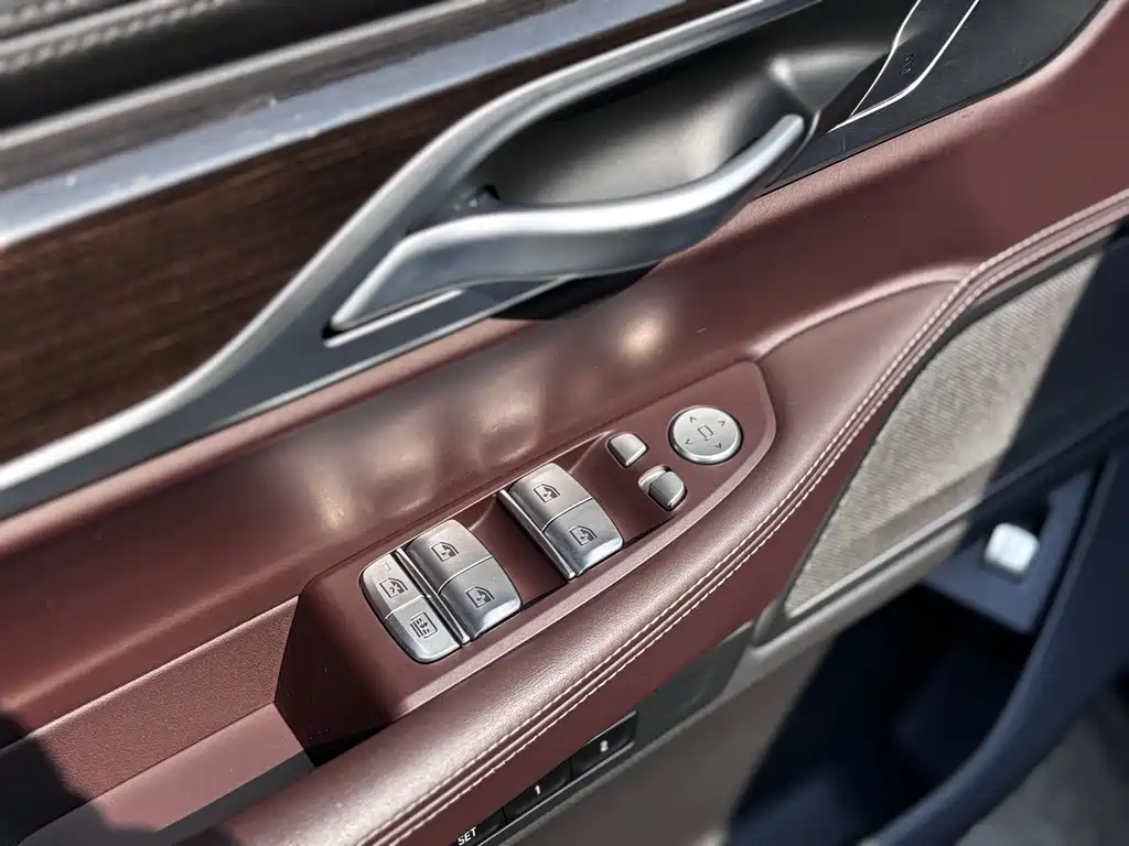 BMW 7 Series — миниатюра 14