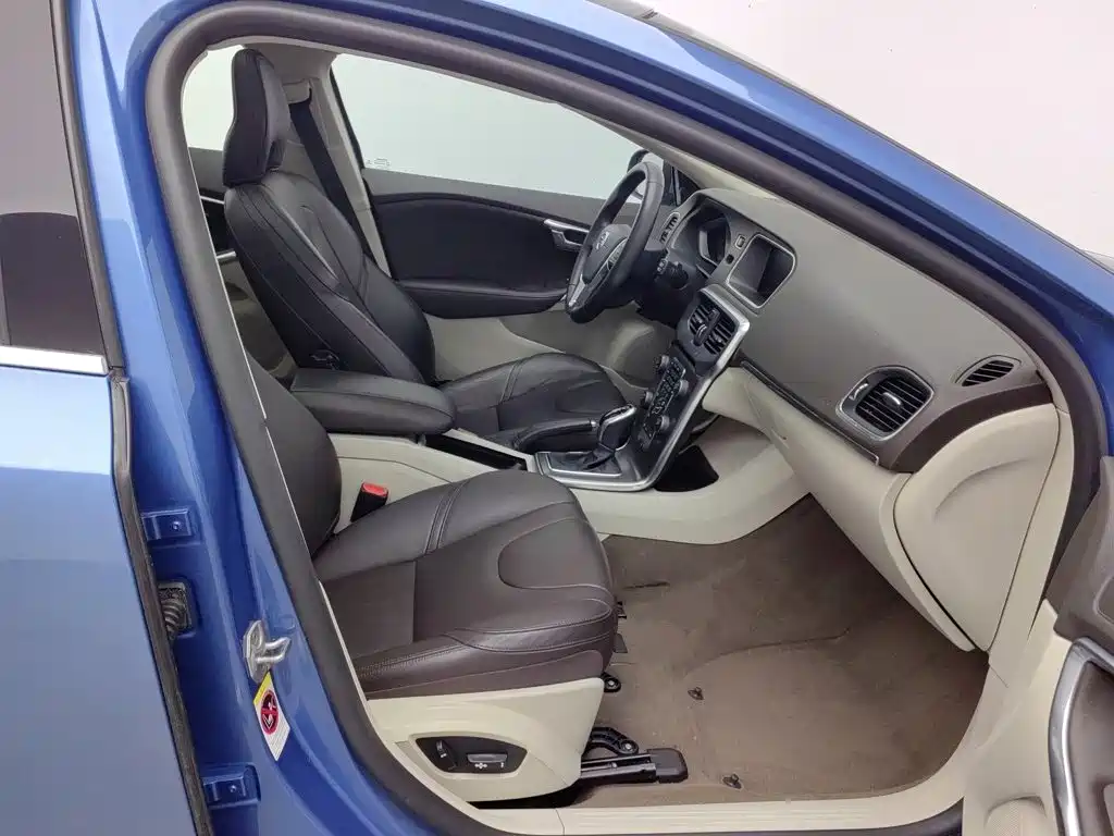 Volvo V40 — миниатюра 23