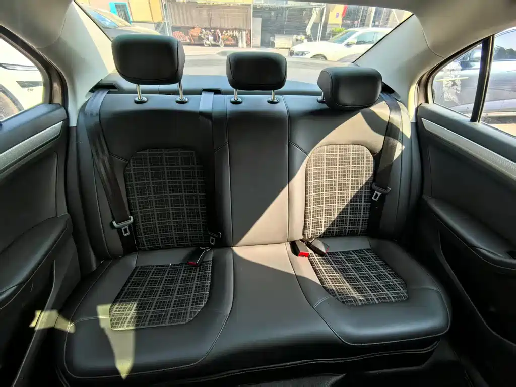 Volkswagen Jetta — миниатюра 16