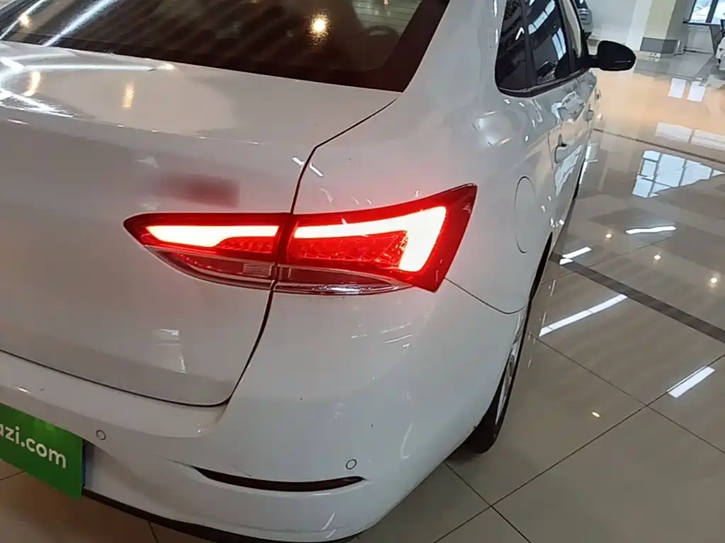 Buick Excelle — миниатюра 8