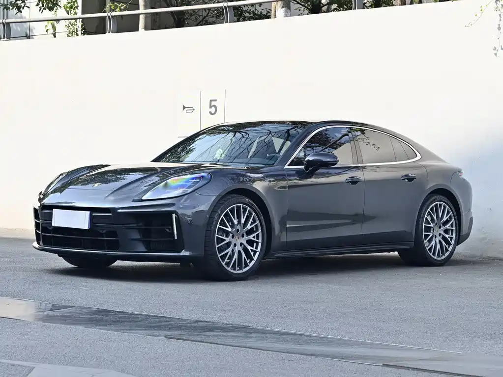 Porsche Panamera 2025
