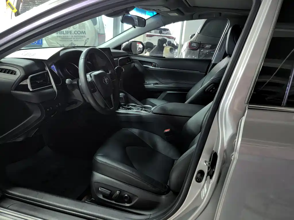 Toyota Camry — миниатюра 6